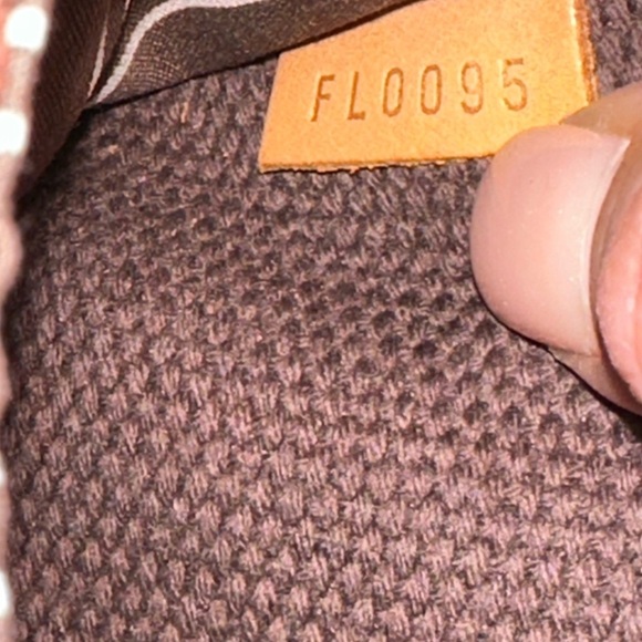 Louis Vuitton Antigua Besace PM - Picture 10 of 10